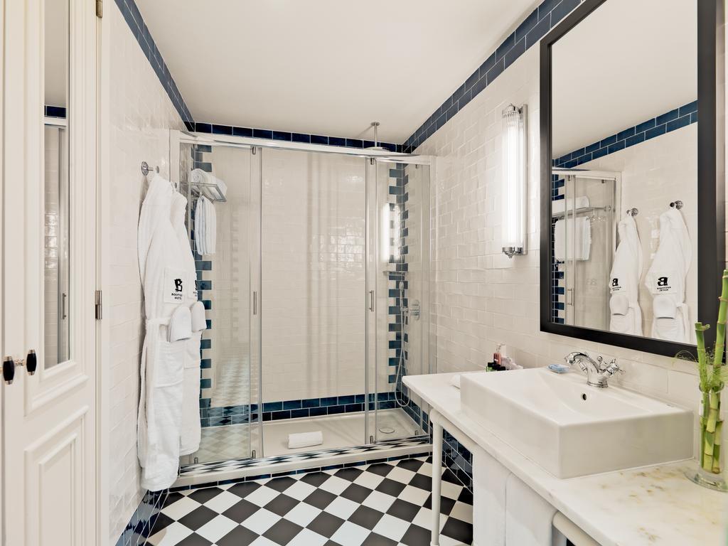 Queen Room,1773769945:JPEG