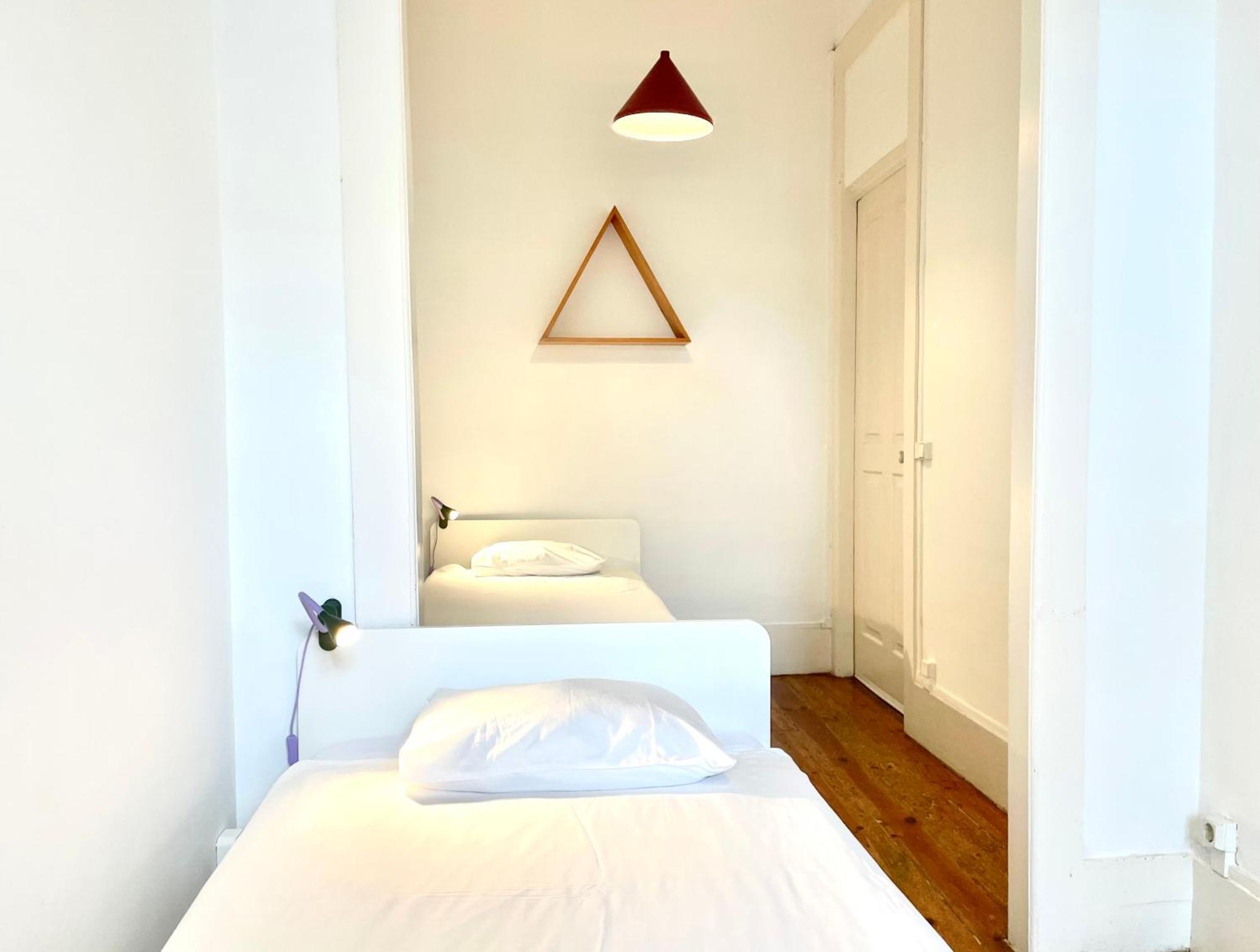 Quarto Twin com Casa de Banho Partilhada