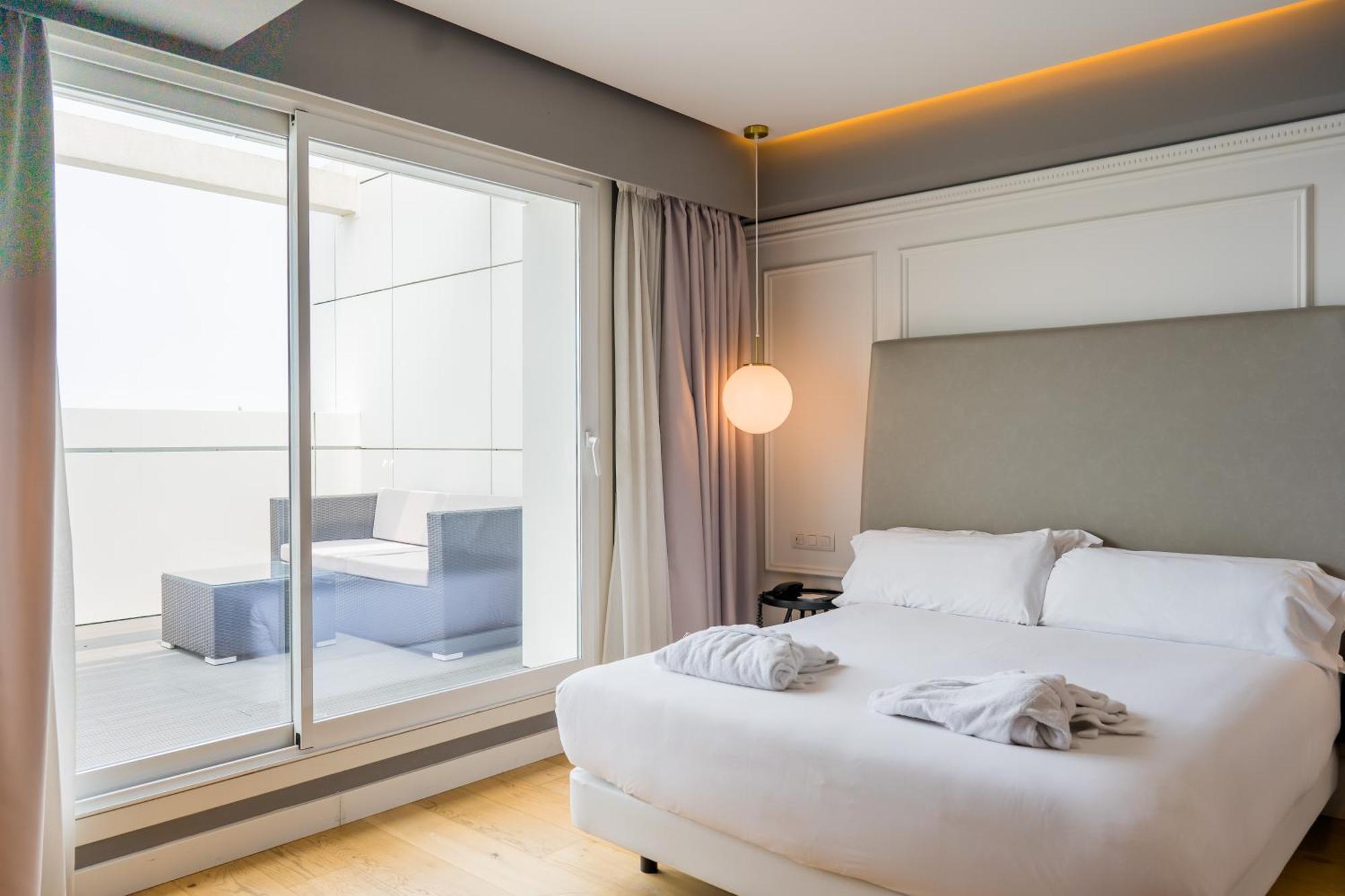 Quarto Duplo Deluxe com Varanda e Vista Mar